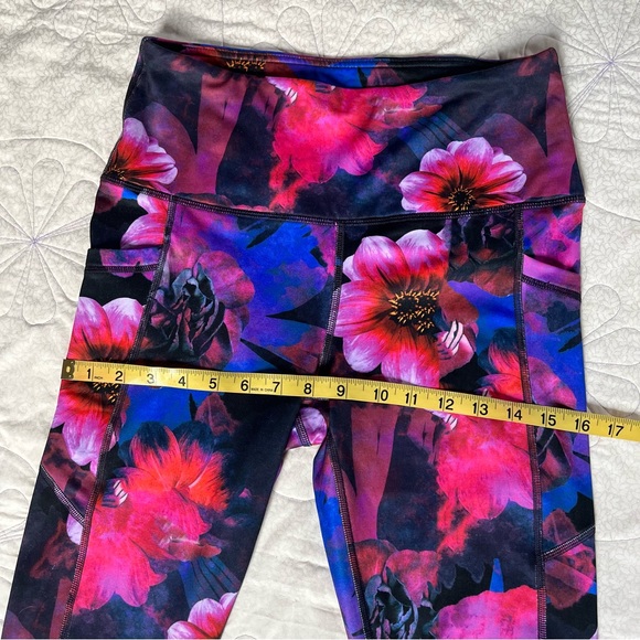 Velocity women’s floral patterned workout leggings size Medium - Picture 3 of 5